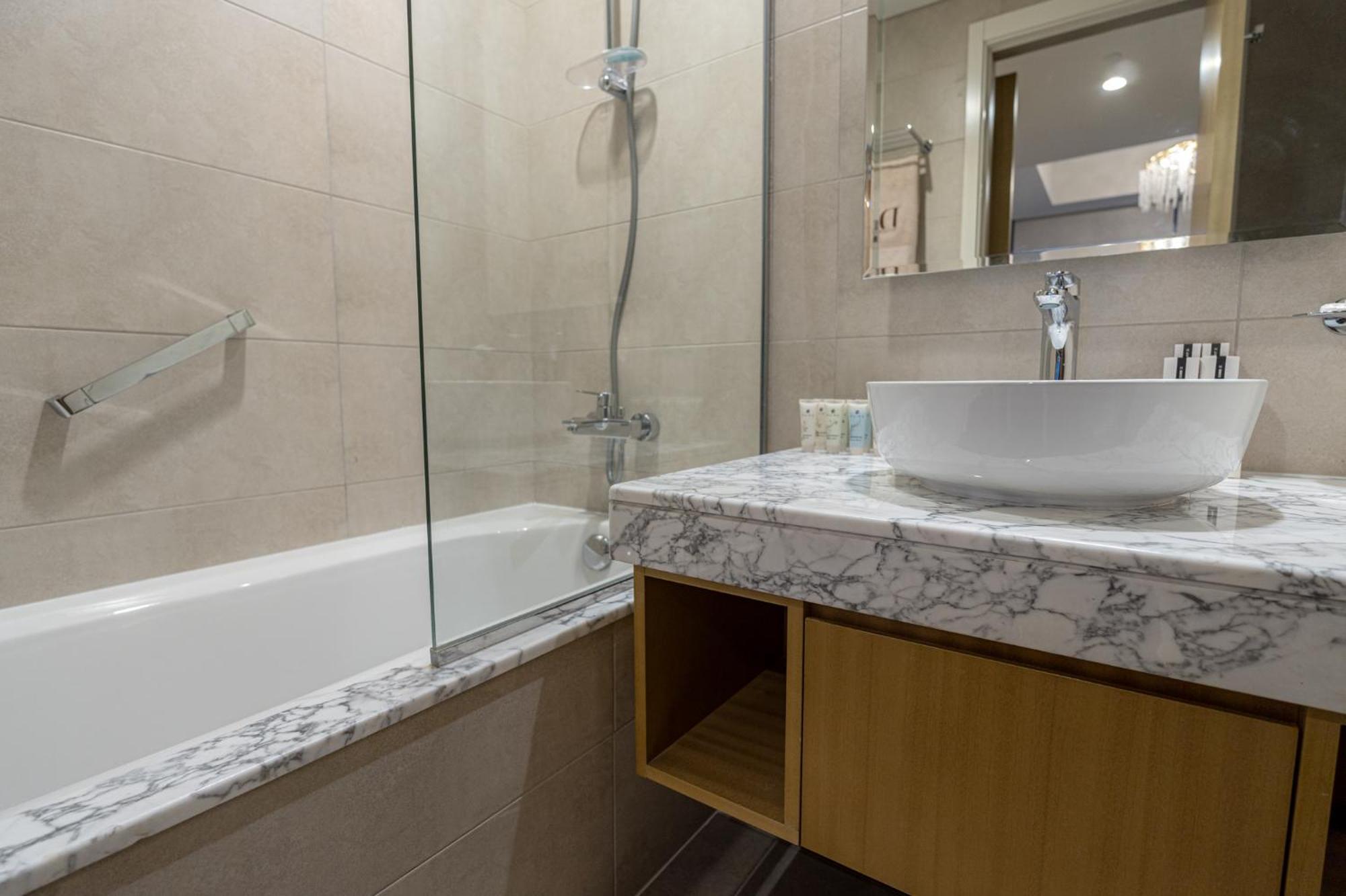 Stunning 3br W Panoramic Views In Aykon * Dubai