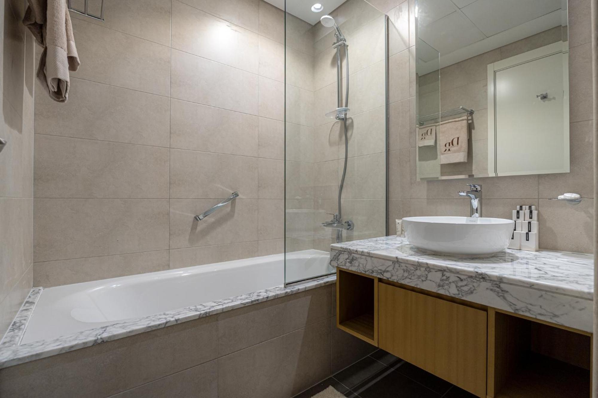 Stunning 3br W Panoramic Views In Aykon Apartment