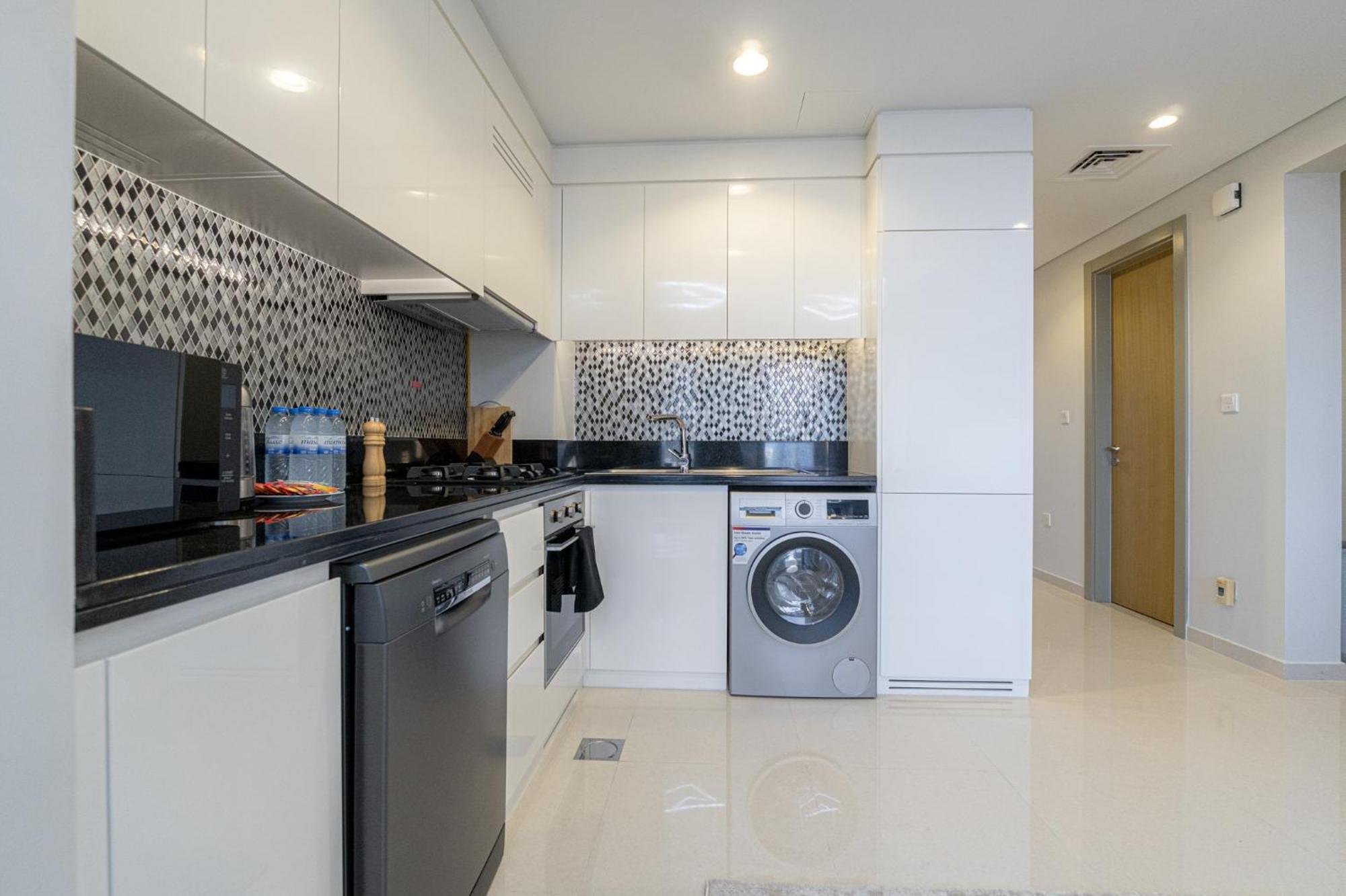 Stunning 3br W Panoramic Views In Aykon Apartment Dubai
