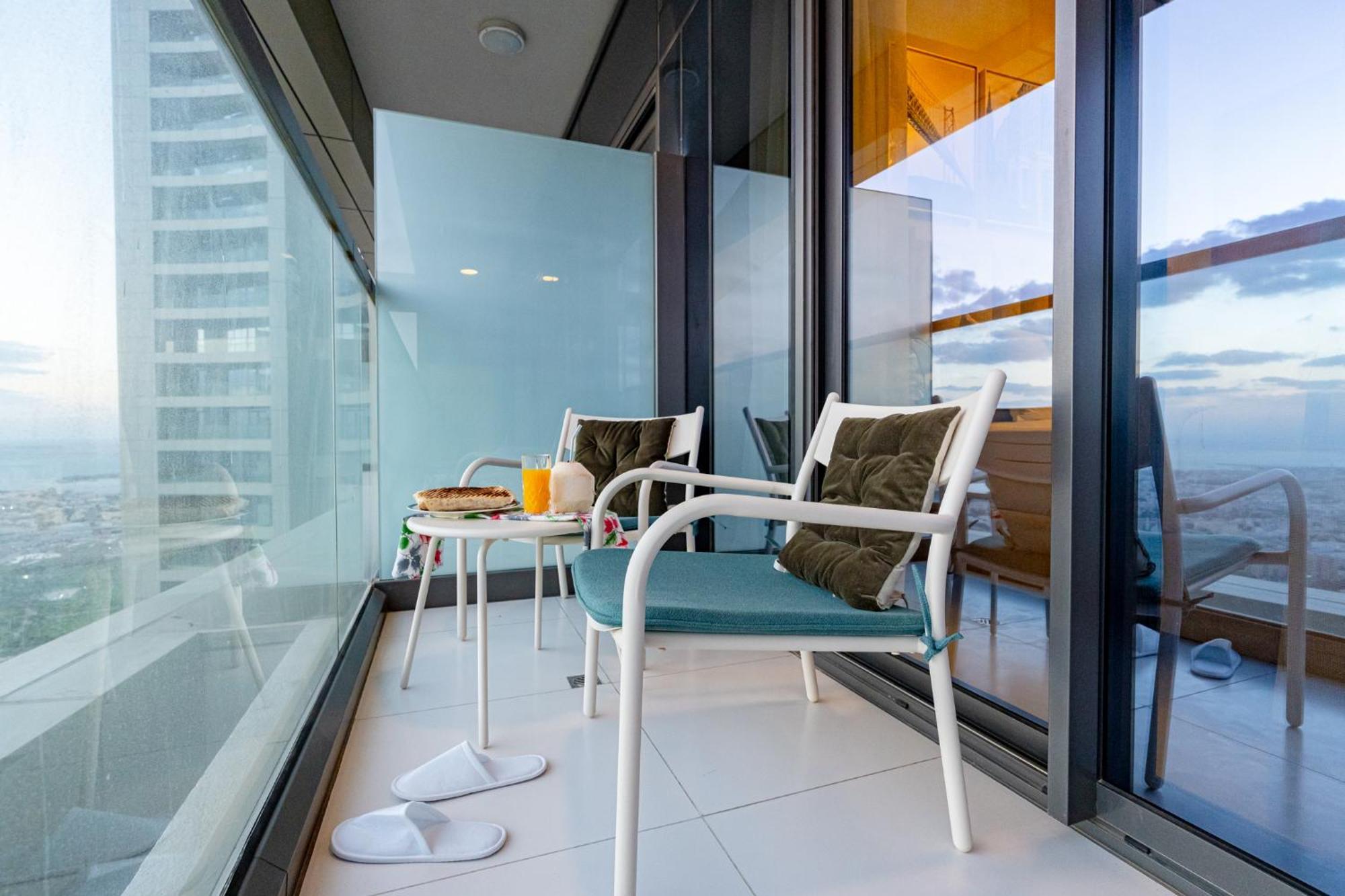 Stunning 3br W Panoramic Views In Aykon