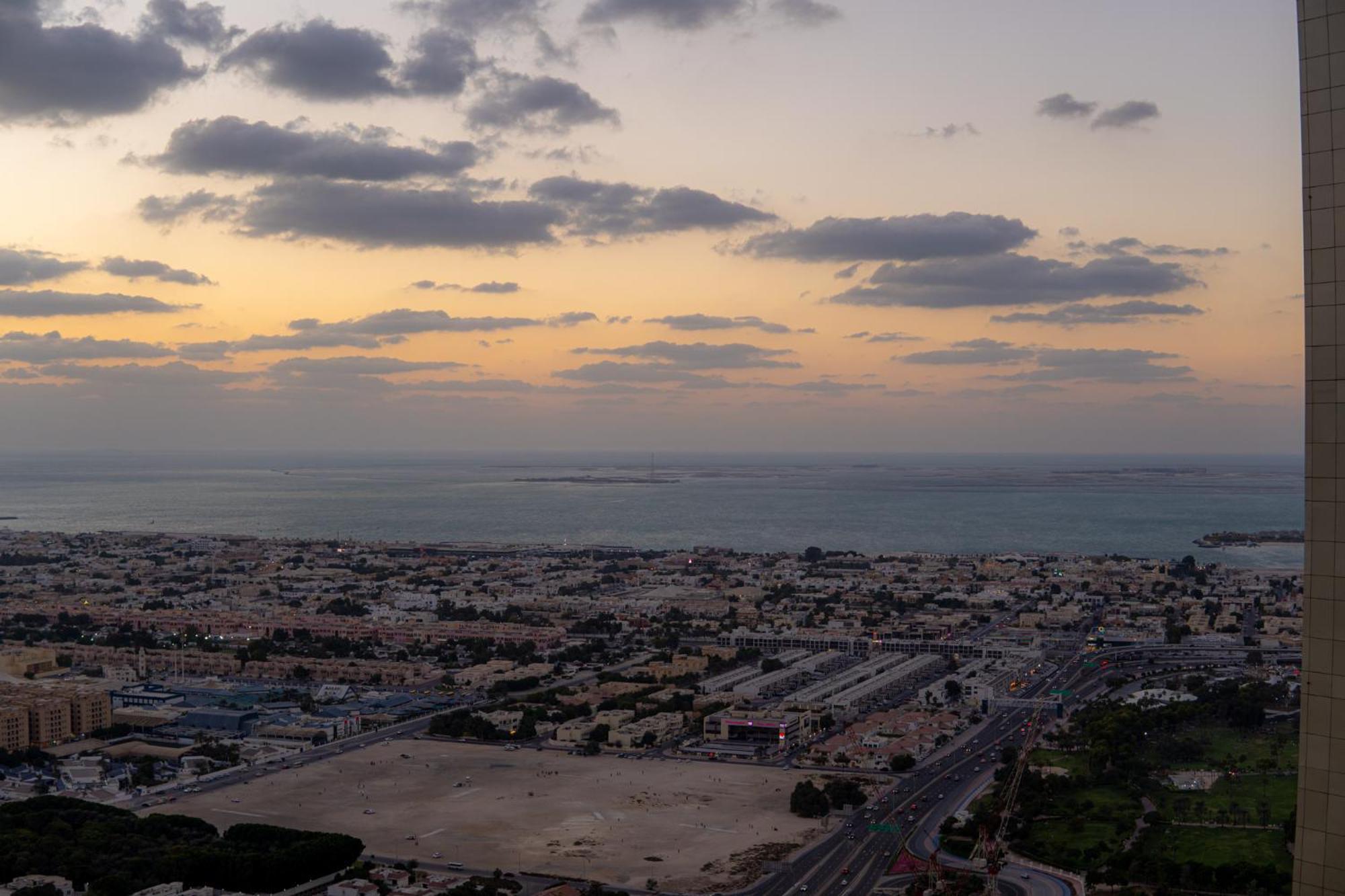 Stunning 3br W Panoramic Views In Aykon Apartment Dubai